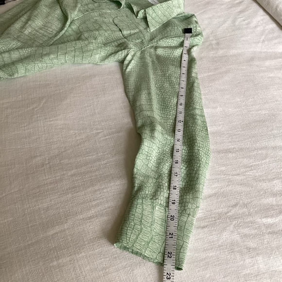 Equipment Slim Signature Silk Shirt Medium Green Crocodile Embossed - Picture 7 of 11